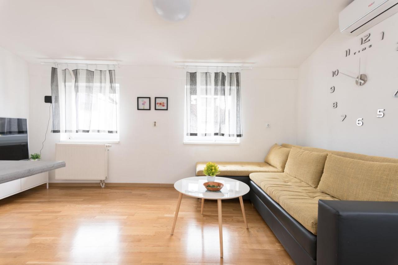 Apartmani Kod Marka Pozega Esterno foto